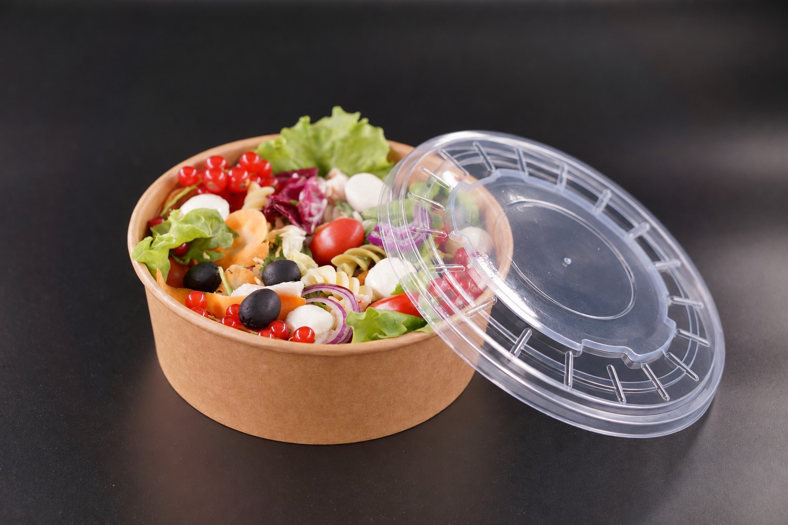 PP Deckel mit Dampfloch für Salatbowl braun 1100ml und 1300ml, für warme Speisen, 300 Stück/Karton