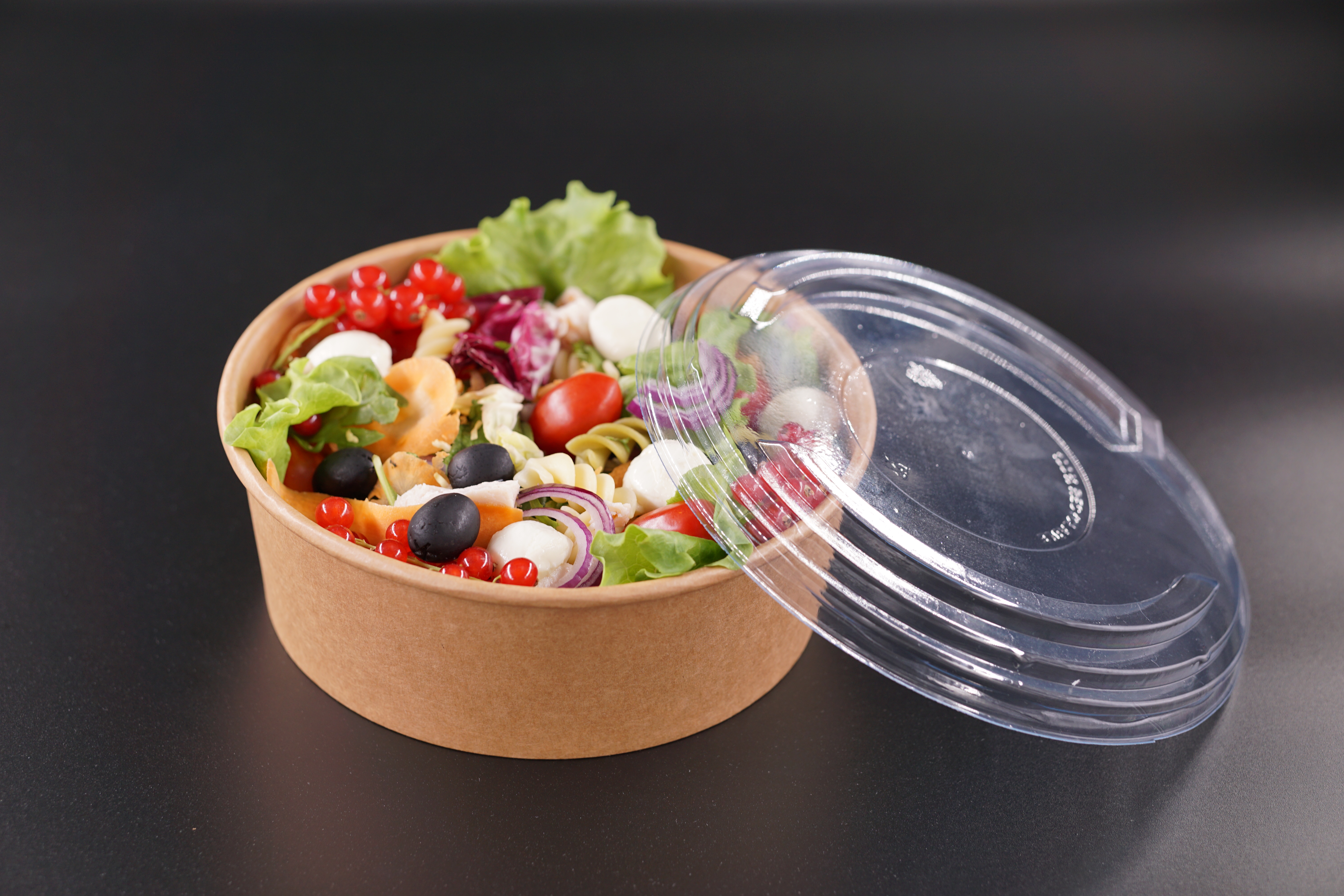 PP Deckel mit Dampfloch für Salatbowl braun 500ml, 750ml und 1000ml, für warme Speisen, 300 Stück/Karton